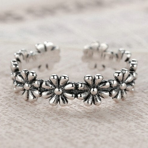Daisy Chain 925 Sterling Silver Ring – Vintage Floral Stackable Style (Women’s) - Promise Rings