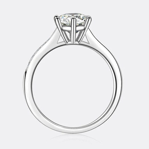 Silver ring with moissanite gemstone