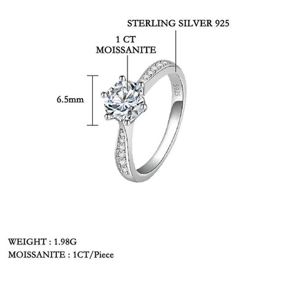Silver ring with moissanite gemstone 